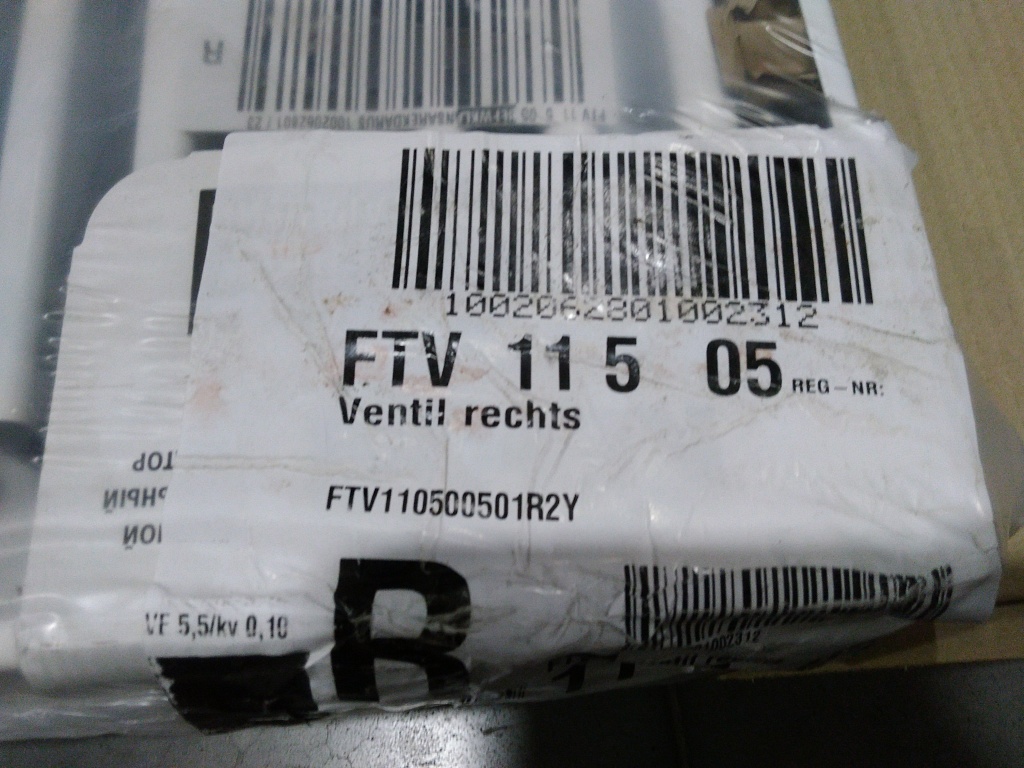 Уцененный товар (потертость на лицевой панели): Стальной панельный радиатор Kermi Profil-V FTV 11/500/500 нижнее подключение белый RAL 9016, FTV110500501R2Y