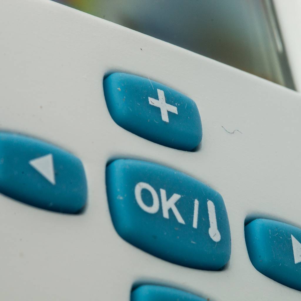 Watts  Термостат комн.Milux-RF(5-35 С,10А,220В)с LCD дисплеем