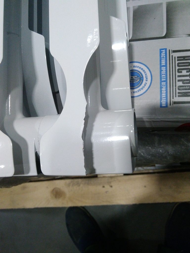 Уцененный товар (скол ламели на крайней секции): Радиатор биметаллический ROMMER Optima BM 500 6 секций боковое подключение (RAL9016), RBM-0210-050006