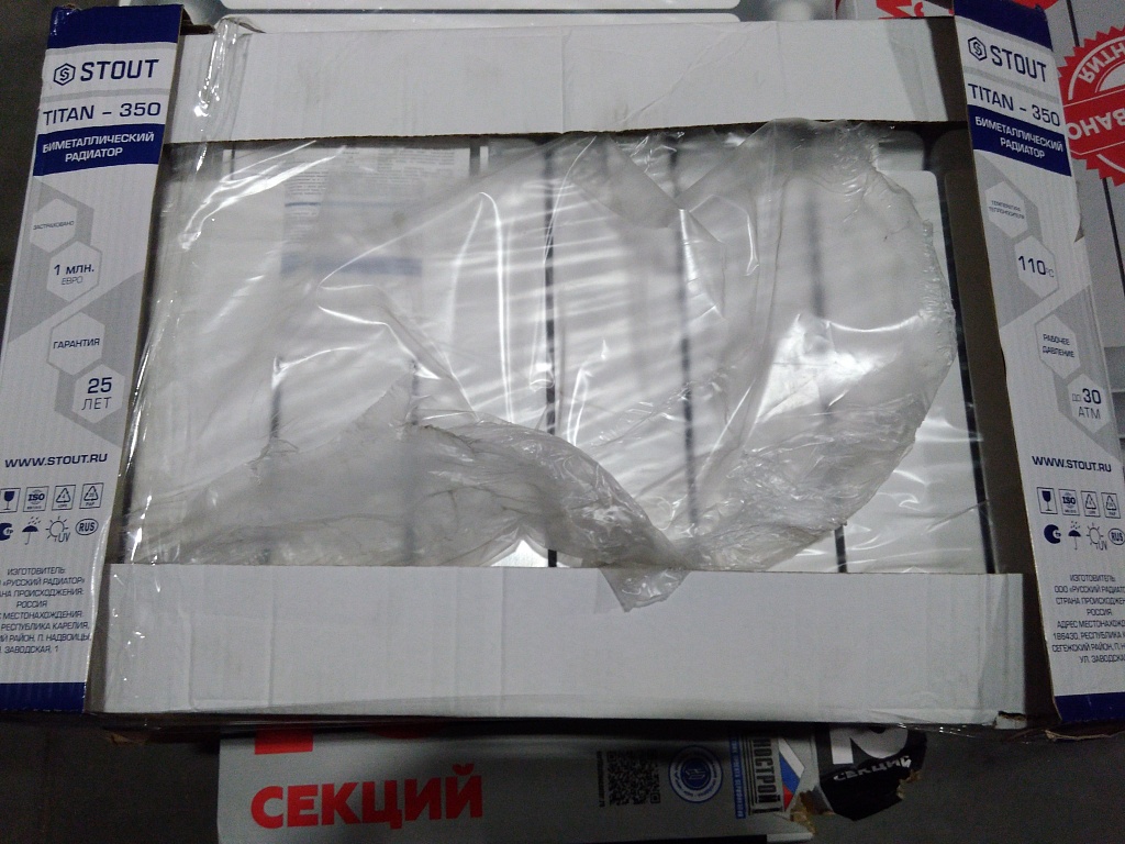 Уцененный товар (нарушена упаковка, скол краски на крайней секции): Радиатор биметаллический STOUT TITAN 350 8 секций боковое подключение (белый RAL 9016), SRB-3310-035008