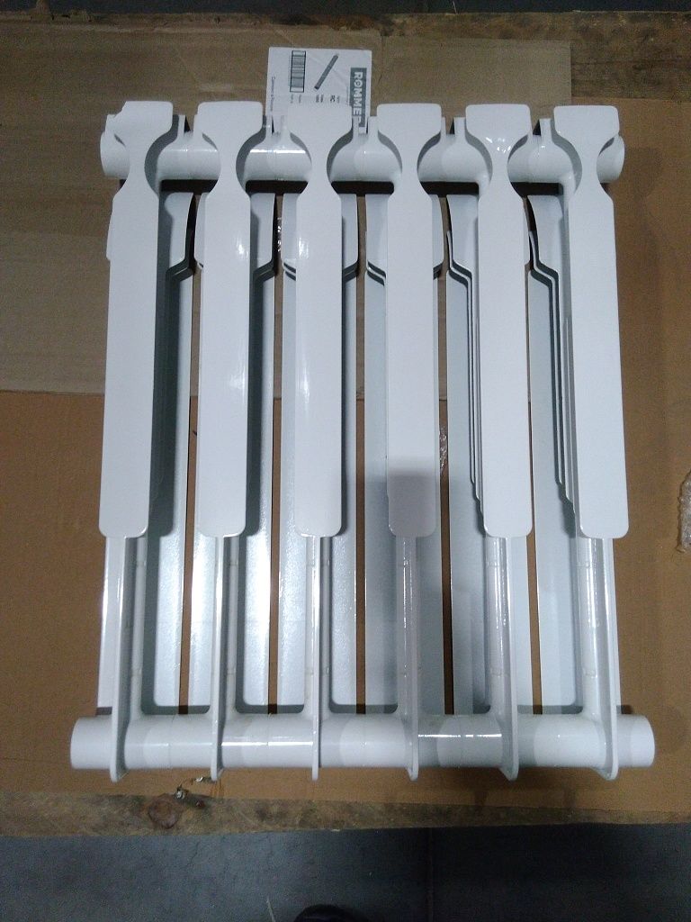 Уцененный товар (скол ламели на крайней секции): Радиатор биметаллический ROMMER Optima BM 500 6 секций боковое подключение (RAL9016), RBM-0210-050006