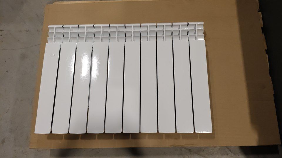 Уцененный товар (скол на ребре крайней секции): Радиатор биметаллический ROMMER Profi BM 500 10 секции боковое подключение (BI500-80-80-150) (RAL9016), RBM-1210-050010