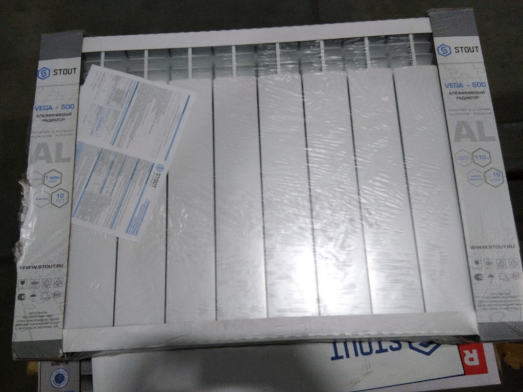 Уцененный товар (нарушена упаковка, замятие и сколы на крайней секции): Радиатор алюминиевый STOUT VEGA 500 10 секций боковое подключение (белый RAL 9016), SRA-1310-050010