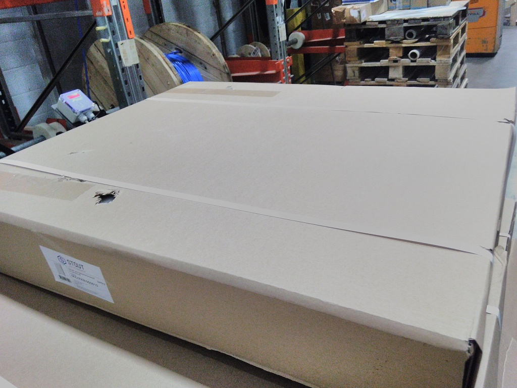 Уцененный товар (вмятина на двержце, потертости   (БОЙ СКЛАДА)): Шкаф распределительный встроенный STOUT 8-10 выходов (ШРВ-3) 670х125х746