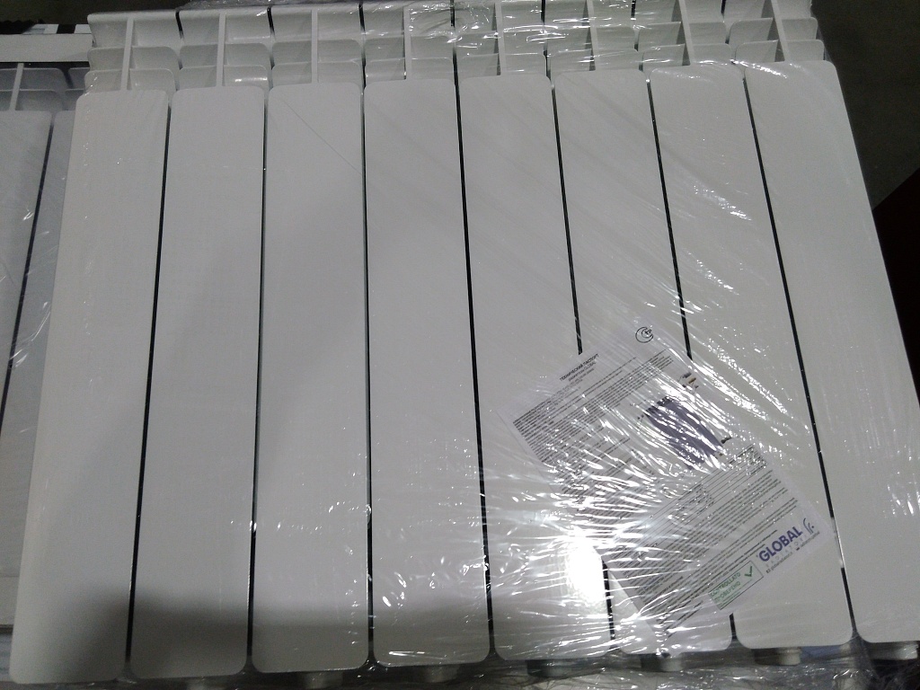 Уцененный товар (нарушена упаковка, замятия ламелей): Радиатор алюминиевый Global ISEO 500 8 секций боковое подключение (белый RAL 9010), IS05001008