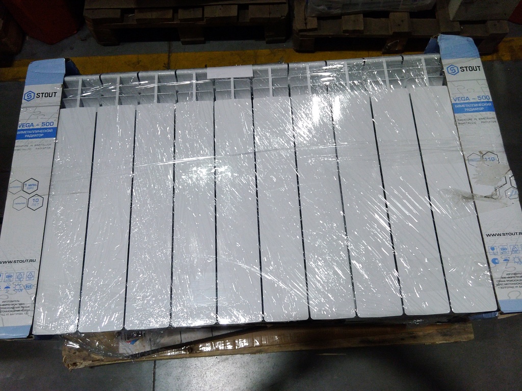 Уцененный товар (нарушена упаковка, потертость, скол краски на ламели): Радиатор биметаллический STOUT VEGA 500 12 секций боковое подключение (белый RAL 9016), SRB-1310-050012