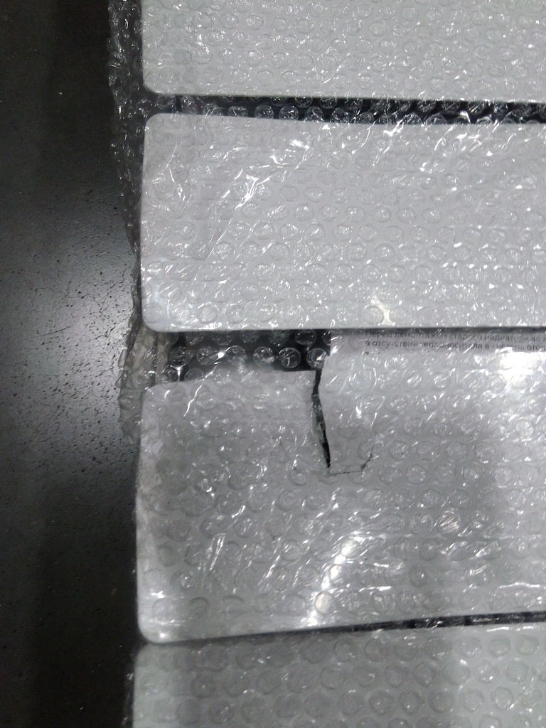 Уцененный товар (слом ламели): Радиатор биметаллический ROMMER Profi BM 350 12 секций боковое подключение (BI350-80-80-130) (RAL9016), RBM-1210-035012