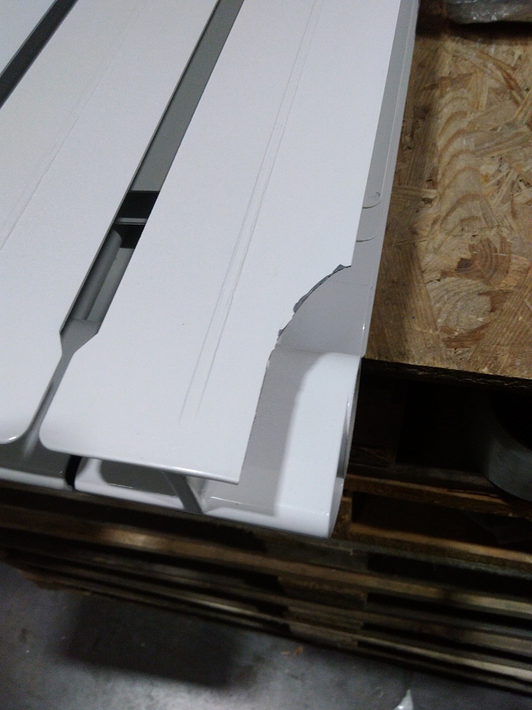 Уцененный товар (нарушена упаковка, скол ламели): Радиатор биметаллический Global STYLE PLUS 500 4 секции боковое подключение (белый RAL 9010), STP05001004