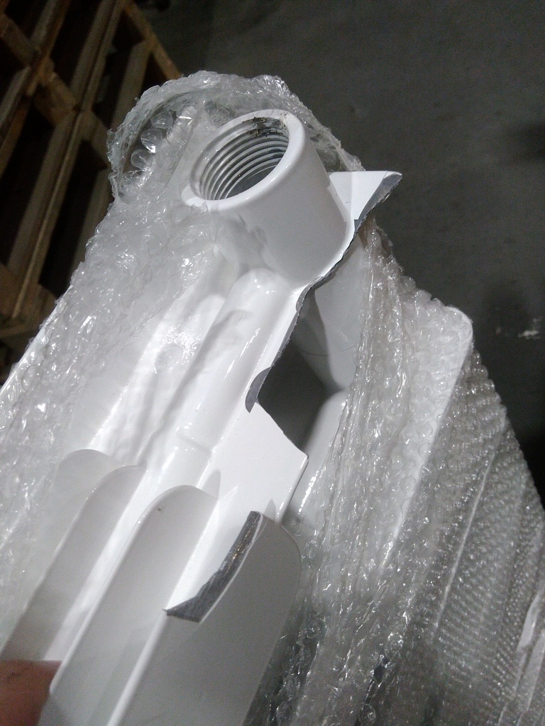 Уцененный товар (скол на нижней части крайней секции): Радиатор биметаллический ROMMER Profi BM 350 12 секций боковое подключение (BI350-80-80-130) (RAL9016), RBM-1210-035012