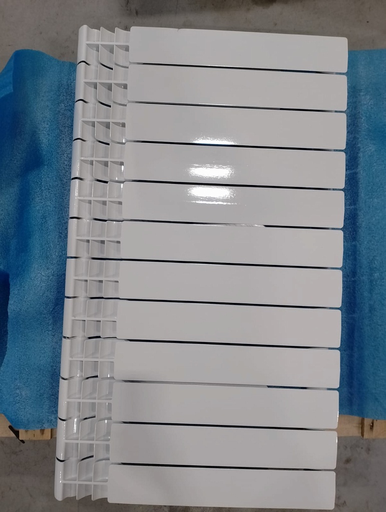 Уцененный товар (ВМЯТИНА/КОЦКА НА РЕЗЬБЕ): Радиатор биметаллический ROMMER Profi BM 500 12 секции боковое подключение (BI500-80-80-150) (RAL9016), RBM-1210-050012