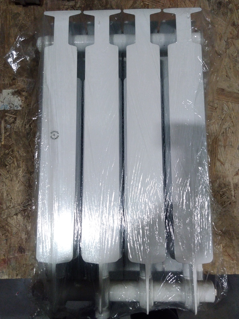 Уцененный товар (с экспозиции, отсутствует упаковка ): Радиатор биметаллический RIFAR MONOLIT VENTIL 500 MVR 4 секций нижнее правое подключение (белый RAL 9016), 3RM50.VR-4