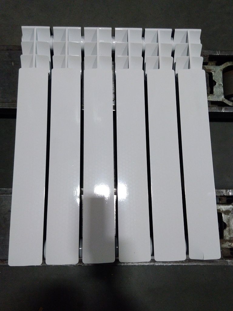 Уцененный товар (нарушена упаковка, слом ламели крайней секции, трещина на ламели крайней секции): Радиатор биметаллический ROMMER Optima BM 500 6 секций боковое подключение (RAL9016), RBM-0210-050006