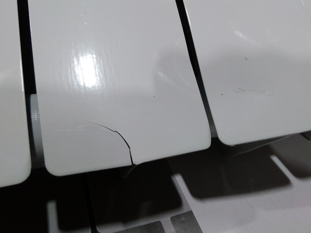 Уцененный товар (трещина, сколы на ламелях, скол в верхней части крайней секции): Радиатор биметаллический ROMMER Profi BM 350 10 секций боковое подключение (BI350-80-80-130) (RAL9016), RBM-1210-035010