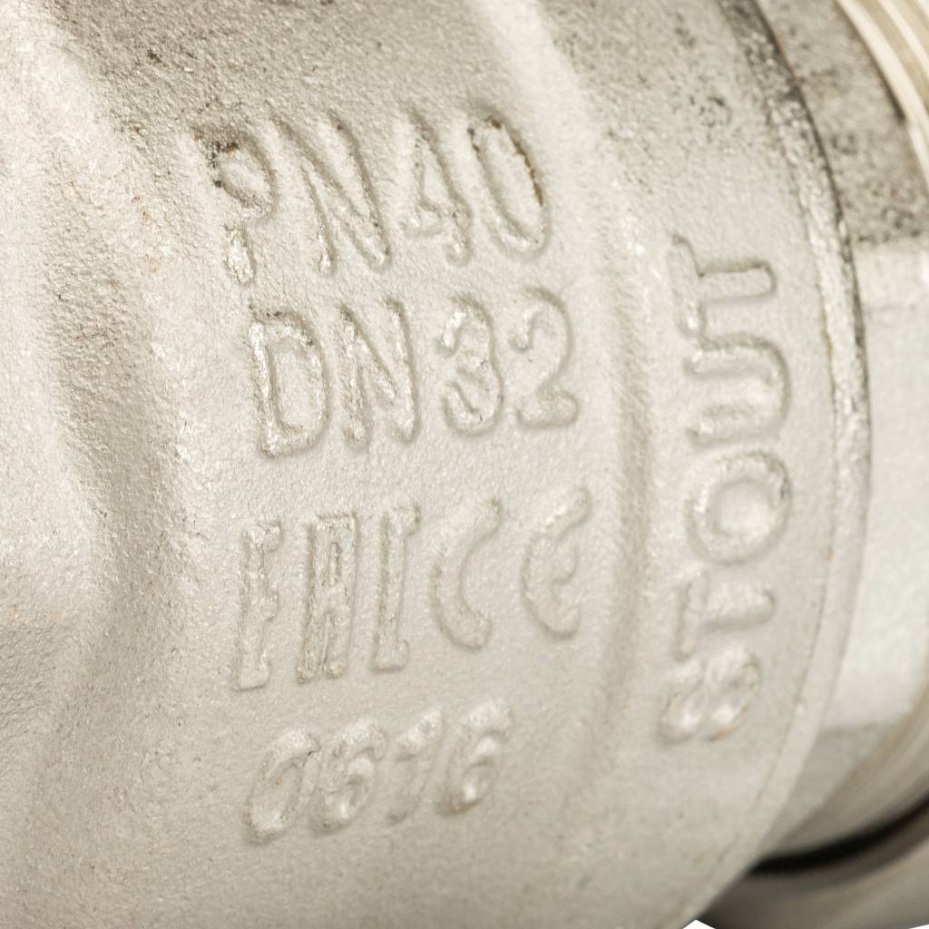 Кран шаровой STOUT полнопроходной, ВР/НР, ручка бабочка 1 1/4, американка, SVB-0007-000032