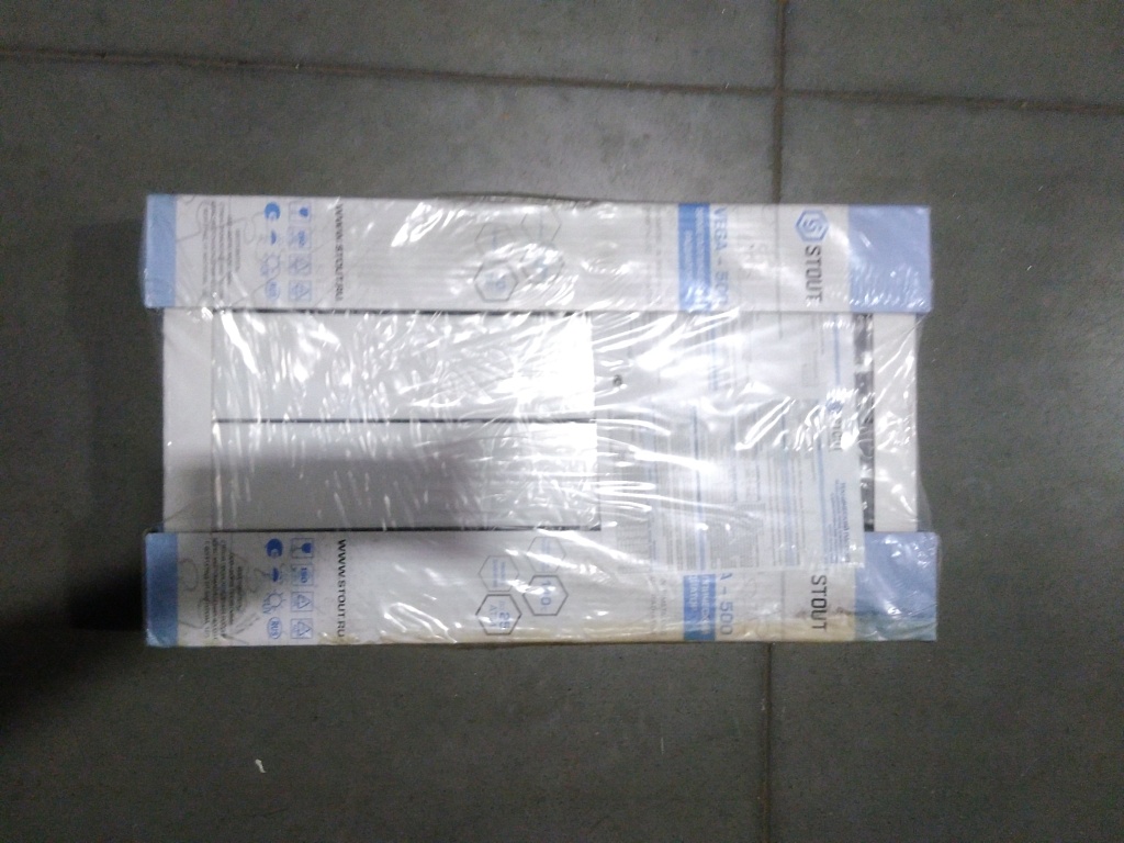 Уцененный товар (нарушена упаковка, скол на крайней секции): Радиатор биметаллический STOUT VEGA 500 4 секций боковое подключение (белый RAL 9016), SRB-1310-050004