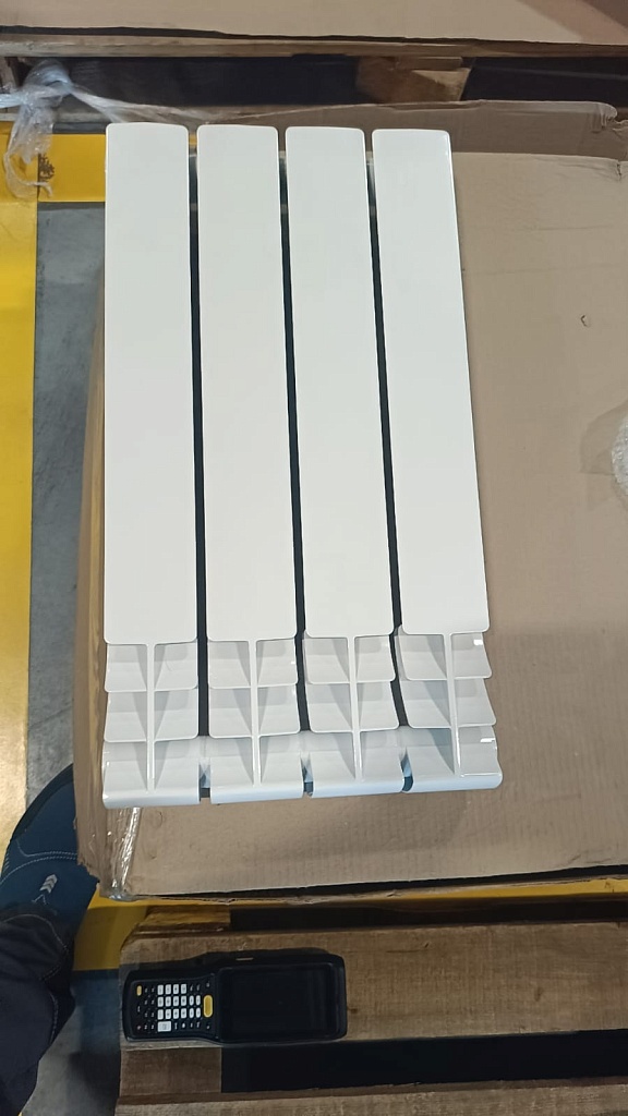 Уцененный товар (СКОЛ): Радиатор биметаллический ROMMER Optima BM 500 4 секций боковое подключение (RAL9016), RBM-0210-050004