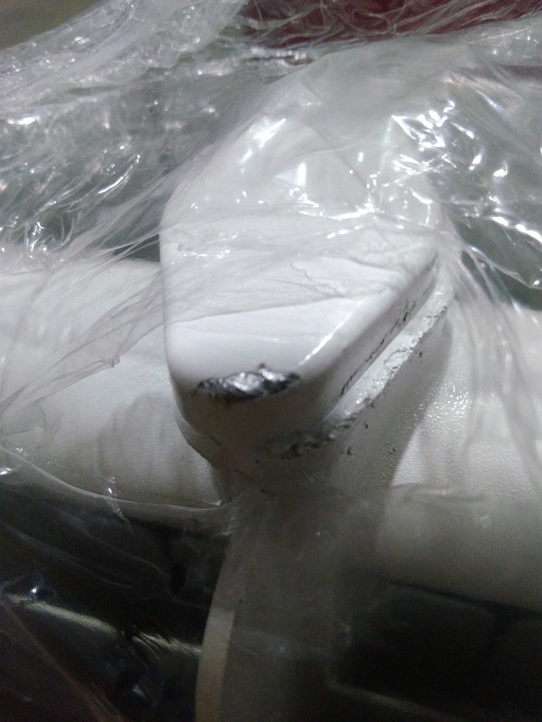 Уцененный товар (нарушена упаковка,  скол краски на нижней части секции): Радиатор алюминиевый Global VOX- R 500 4 секции боковое подключение (белый RAL 9010), VX05001004