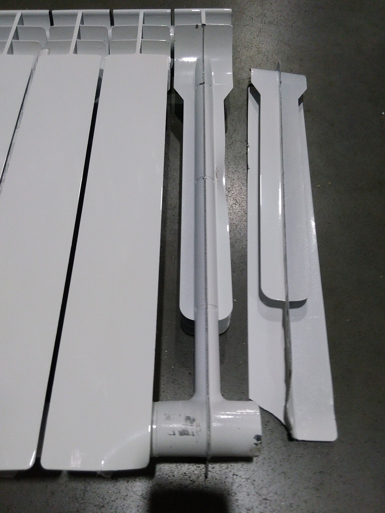 Уцененный товар (вмятина в верхней части крайней секции, сколы на ламелях, слом ламели на крайней секции): Радиатор биметаллический ROMMER Profi BM 500 6 секции боковое подключение (BI500-80-80-150) (RAL9016), RBM-1210-050006