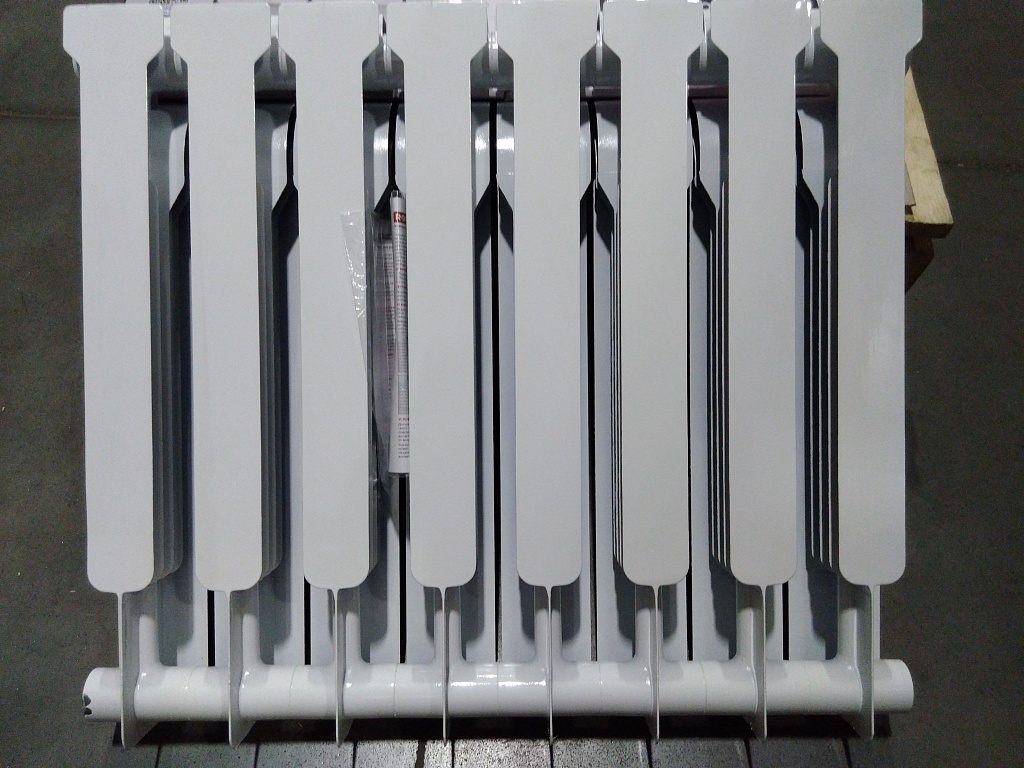 Уцененный товар (скол краски, нарушена упаковка, трещины на ламелях): Радиатор биметаллический ROMMER Profi BM 500 8 секции боковое подключение (BI500-80-80-150) (RAL9016), RBM-1210-050008