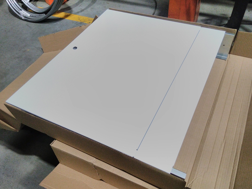 Уцененный товар (замятие тыльной стенки  (БОЙ СКЛАДА)): Шкаф распределительный встроенный STOUT 8-10 выходов (ШРВ-3) 670х125х746