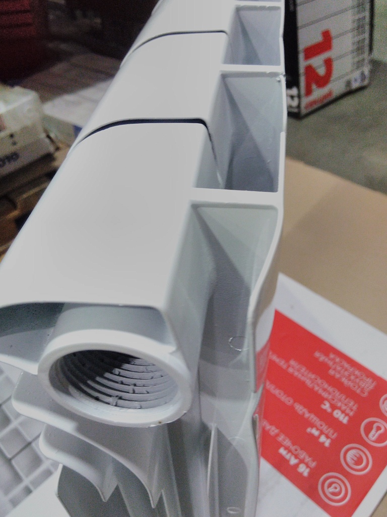 Уцененный товар (вмятины, скол ламели  (БОЙ СКЛАДА) ): Радиатор алюминиевый ROMMER Profi 500 8 секции (AL500-80-80-100) (RAL9016), RAL-1210-050008