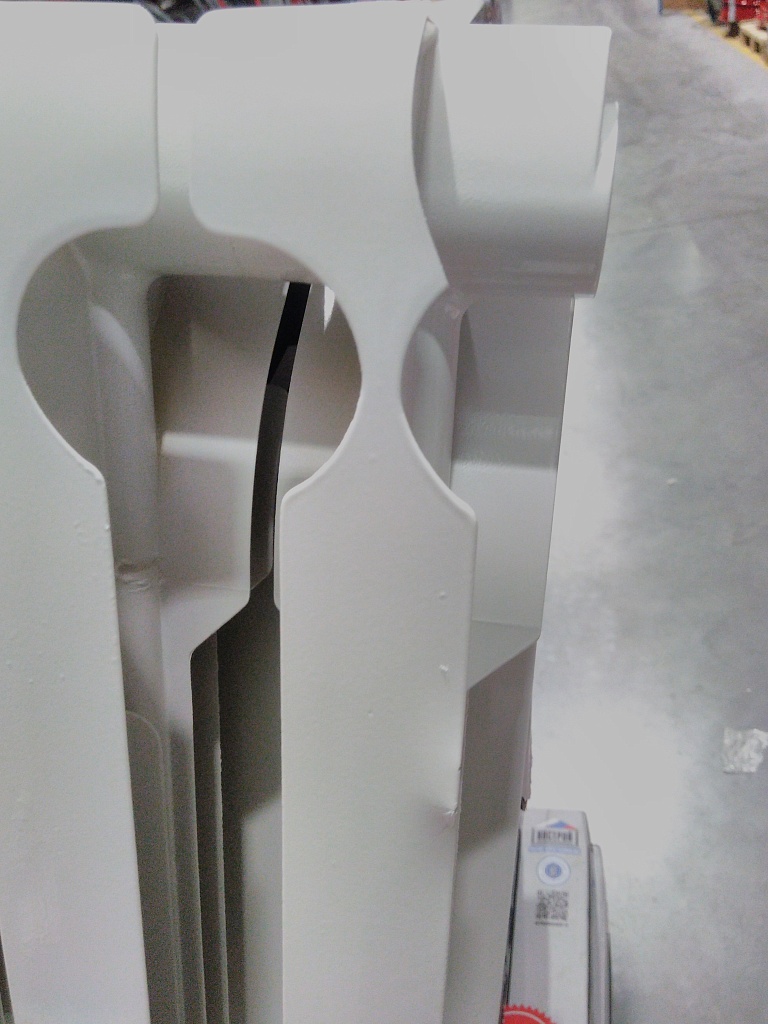 Уцененный товар (скол на ламели крайней секции): Радиатор биметаллический ROMMER Plus BM 500 10 секций боковое подключение (RAL9016), RBM-3210-050010