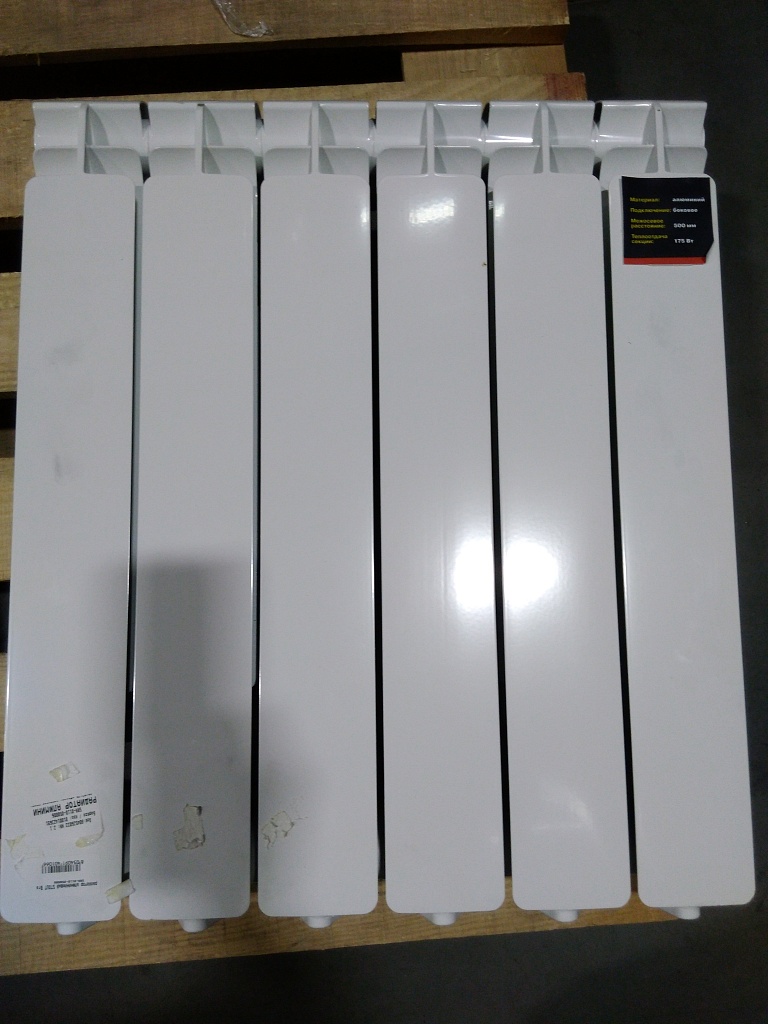 Уцененный товар (царапины, потертости, следы скотча, с экспозиции): Радиатор алюминиевый STOUT Bravo 500 6 секций боковое подключение RAL9010, SRA-0110-050006