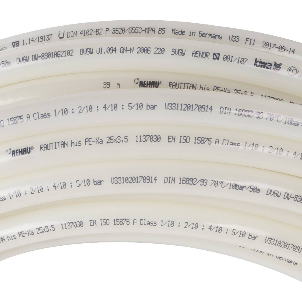 Труба водопроводная РЕХАУ RAUTITAN his 25x3,5 мм, бухта 50 м из сшитого полиэтилена, 11370301050