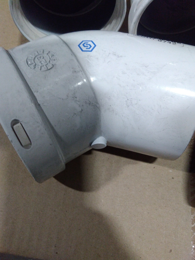 Уцененный товар (нетоварный вид, потертости, царапины): *SCA-0080-000045 STOUT Элемент дымохода отвод 45° п/м DN80