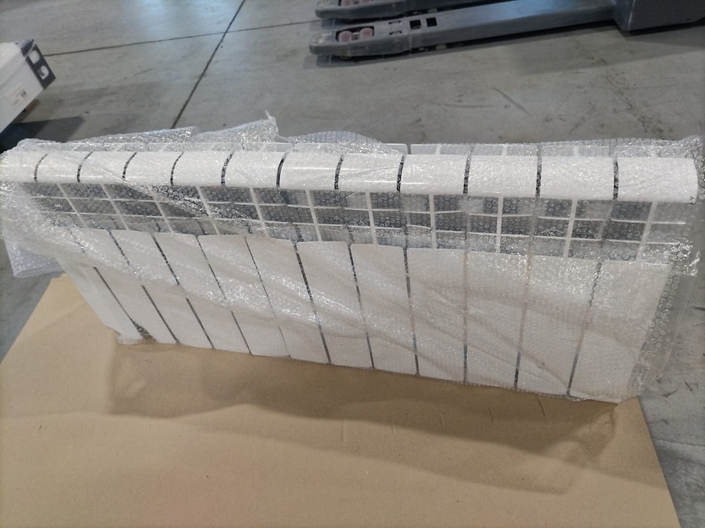 Уцененный товар (потертость,вмятины): Радиатор биметаллический ROMMER Profi BM 350 12 секций боковое подключение (BI350-80-80-130) (RAL9016), RBM-1210-035012