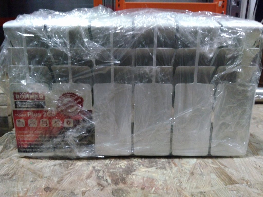 Уцененный товар (с экспозиции, отсутствует упаковка): Радиатор алюминиевый ROMMER Plus 200 6 секций боковое подключение (RAL9016), RAL-3210-020006