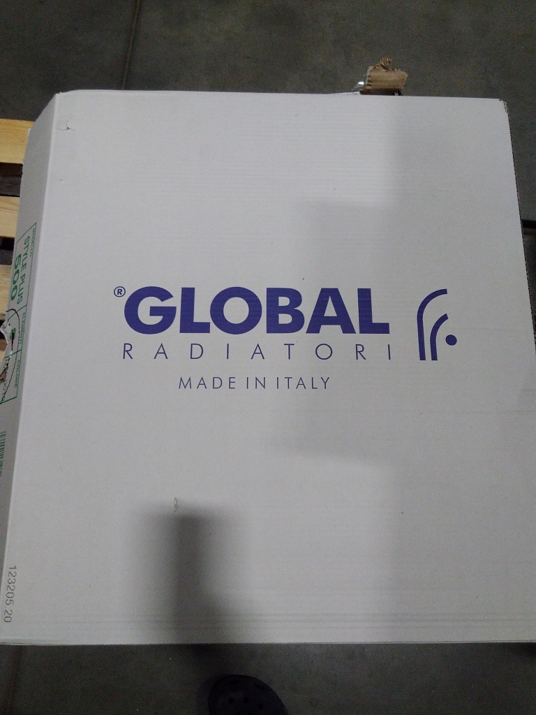 Уцененный товар (потертости, царапины, нарушена упаковка): Радиатор биметаллический Global STYLE PLUS 500 8 секций боковое подключение (белый RAL 9010), STP05001008