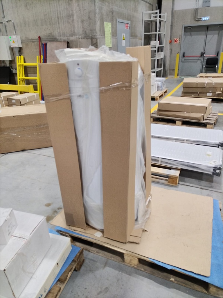 Уцененный товар (НЕ ТОВАРНЫЙ ВНЕШНИЙ ВИД / СЛОМАННЫЕ КРЕПЛЕНИЯ КРЫШКИ): Бойлер косвенного нагрева STOUT настенный 150 л., SWH-1210-000150