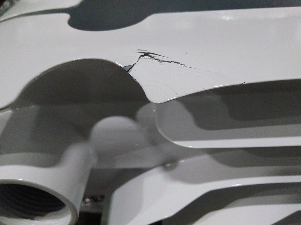 Уцененный товар (вмятина и трещина на ламели крайней секции): Радиатор алюминиевый ROMMER Plus 200 10 секций боковое подключение (RAL9016), RAL-3210-020010