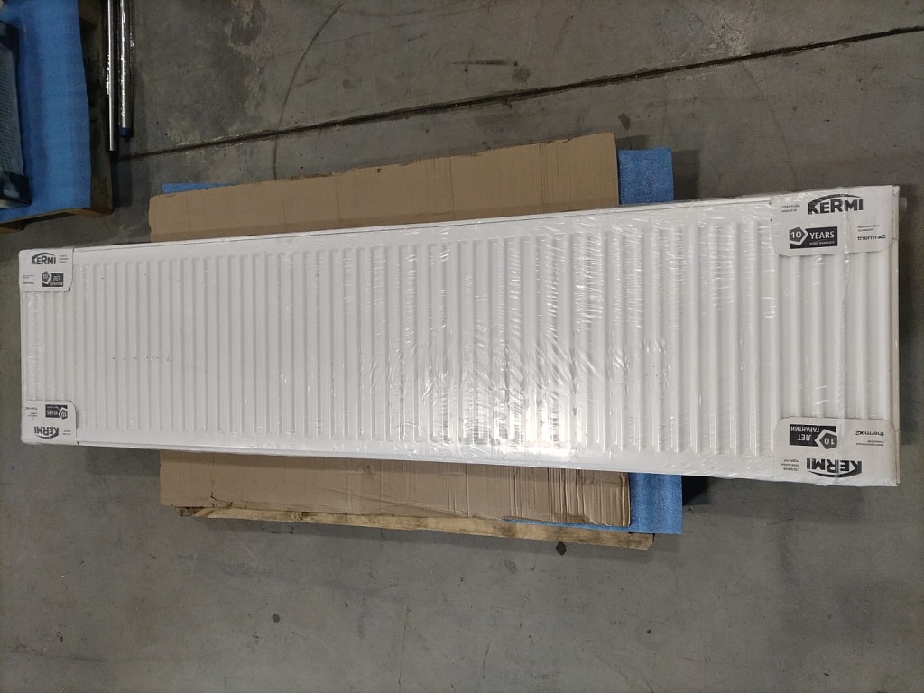 Уцененный товар (ЦАРАПИНЫ НА КОРПУСЕ): Стальной панельный радиатор Kermi Profil-V FTV 22/500/2000 нижнее подключение белый RAL 9016, FTV220502001R2Y