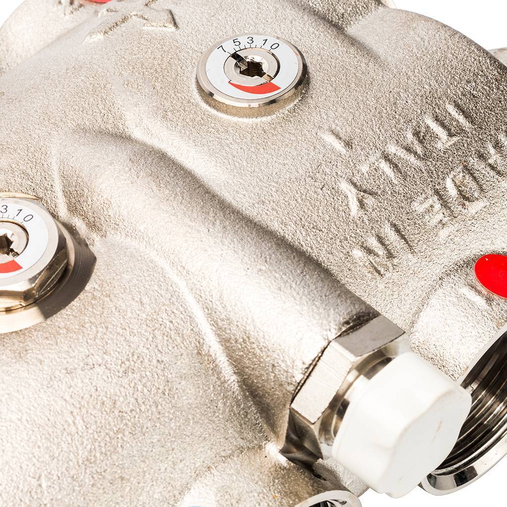 Модульный коллектор LUXOR с соединениями для групп G1 1/4 (CD 1210 1 1/2 x 1 1/4)