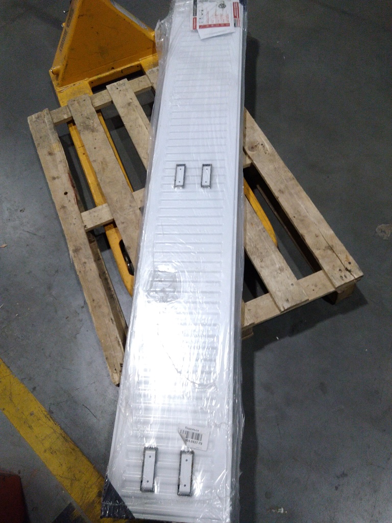 Уцененный товар (сколы краски, потертости, нетоварный вид): Стальной панельный радиатор ROMMER Ventil 21/300/2000 нижнее правое подключение, RRS-2020-213200