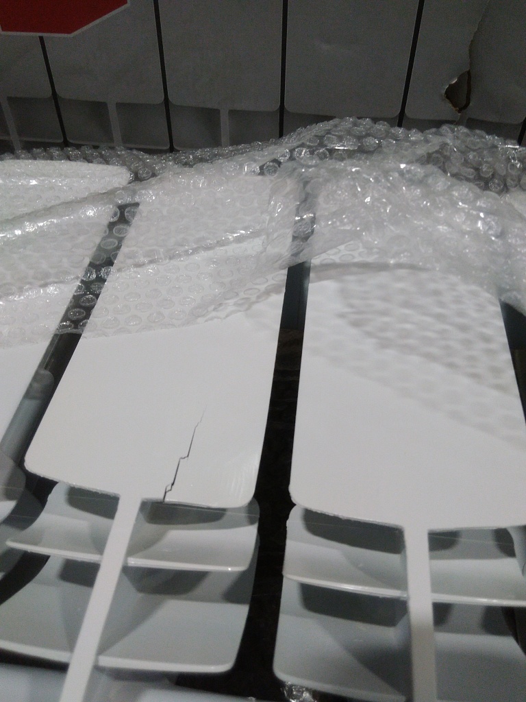 Уцененный товар (трещина на ламели): Радиатор биметаллический ROMMER Plus BM 200 12 секций боковое подключение (RAL9016), RBM-3210-020012