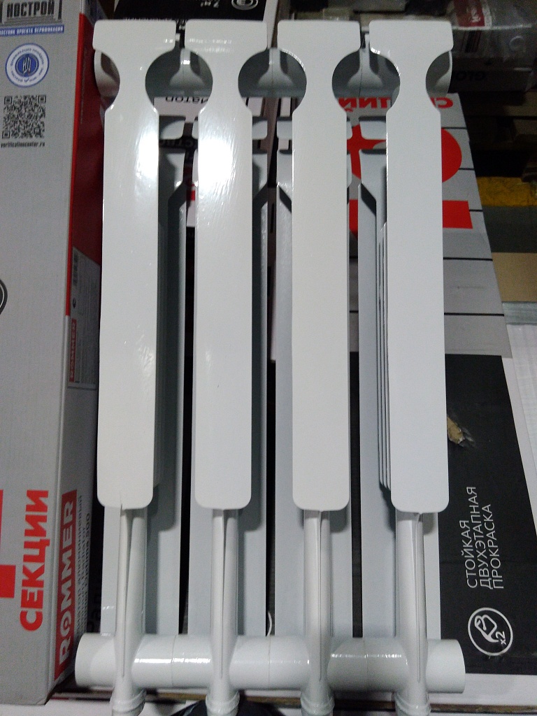 Уцененный товар (замятие на ламелях, трещина на ламели): Радиатор алюминиевый ROMMER Optima 500 4 секций боковое подключение (RAL9016), RAL-0210-050004