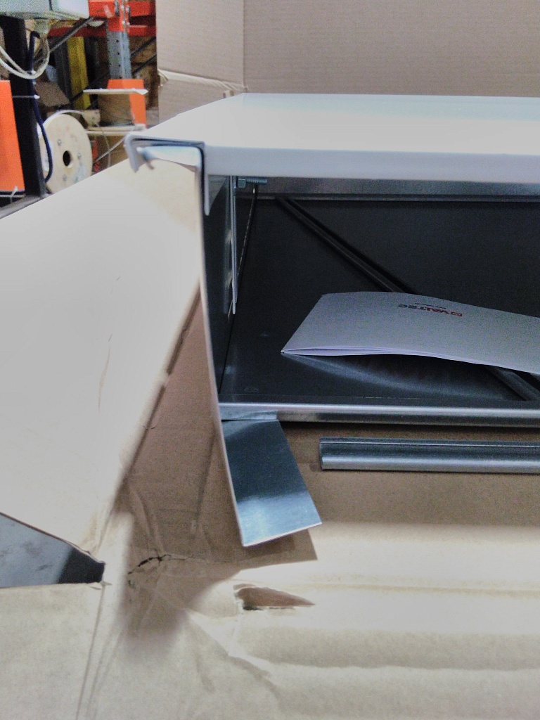 Уцененный товар (замятие ножки  (БОЙ СКЛАДА)): Шкаф распределительный встроенный STOUT 8-10 выходов (ШРВ-3) 670х125х746