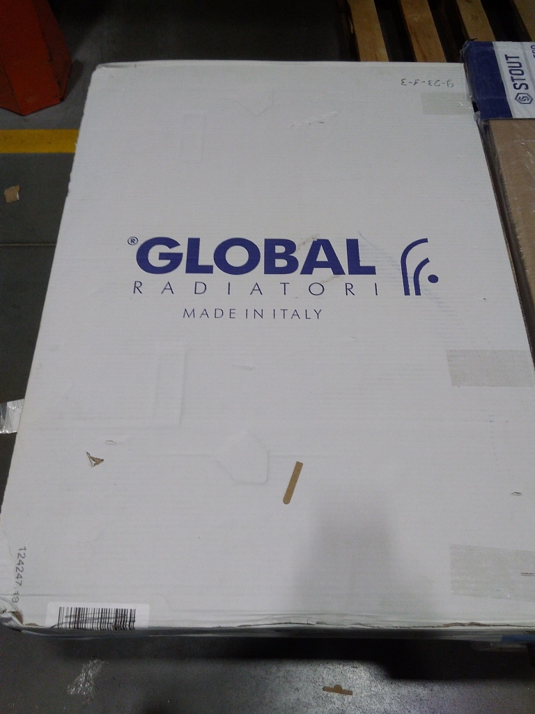 Уцененный товар (нарушена упаковка, потертости на нижней части ): Радиатор биметаллический Global STYLE PLUS 500 10 секций боковое подключение (белый RAL 9010), STP05001010