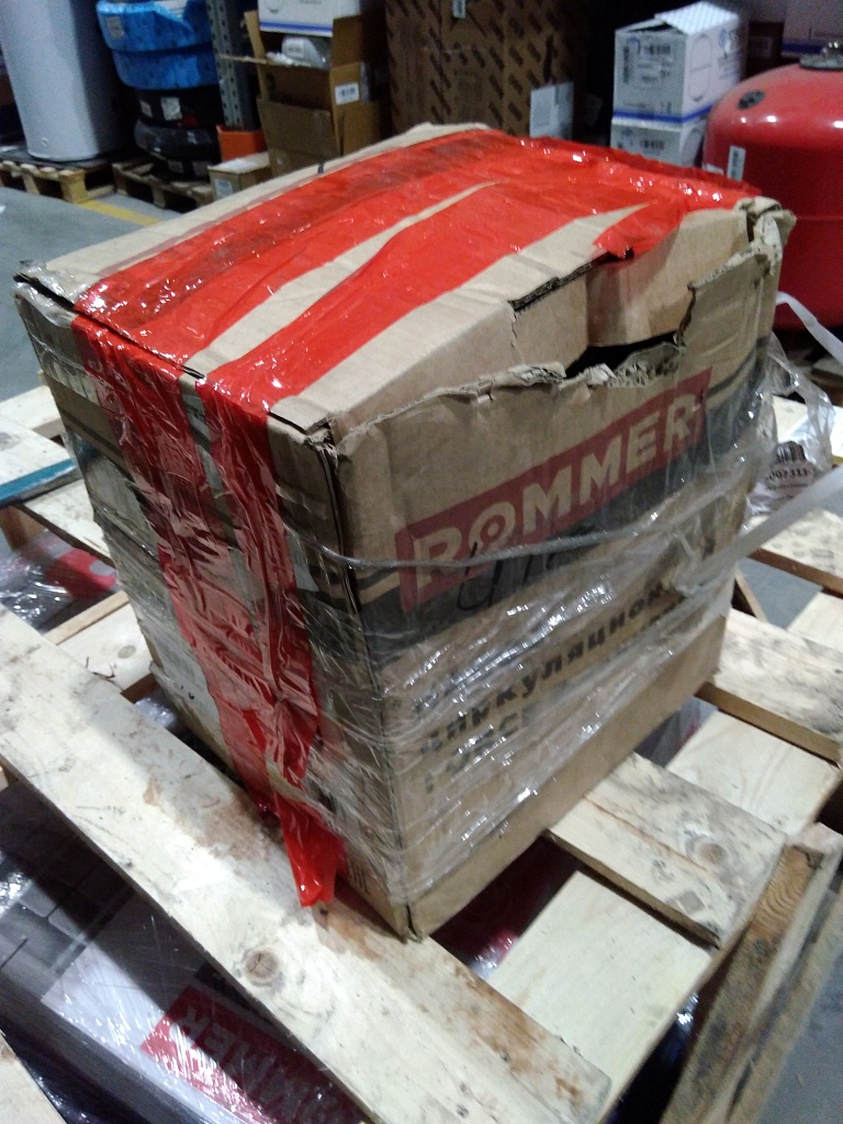 Уцененный товар (нарушена упаковка, потертости, сколы, трещины): Насос циркуляционный фланцевый трехскоростной ROMMER RPF 40-180F 380V, RPF-0003-40180380