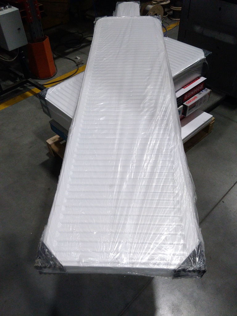 Уцененный товар (вмятина на боковой панели): Стальной панельный радиатор ROMMER Ventil 11/500/2000 нижнее правое подключение, RRS-2020-115200