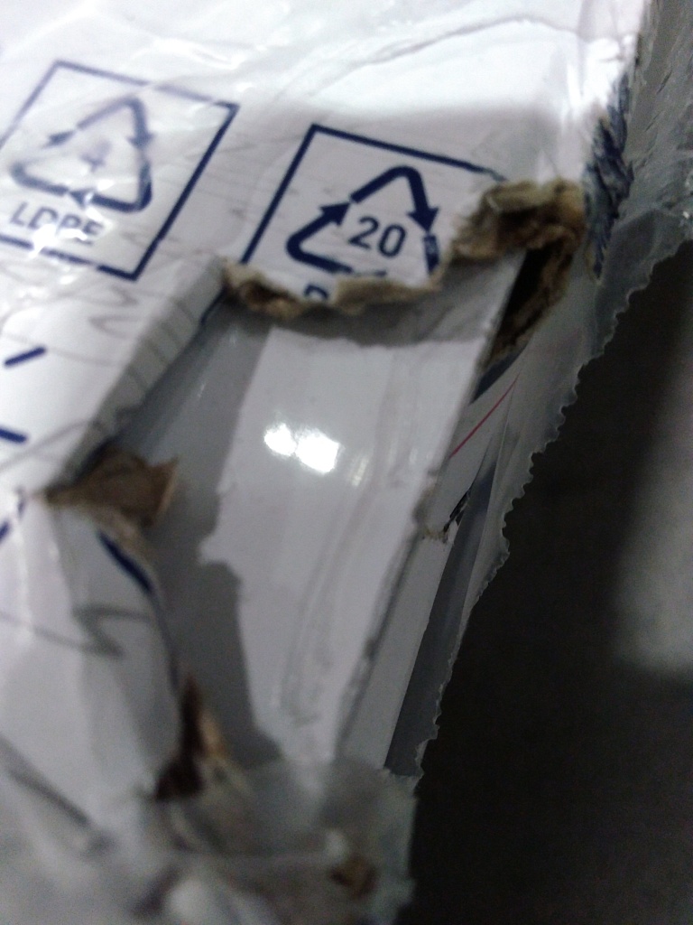 Уцененный товар (нарушена упаковка, потертость на ламели крайней секции): Радиатор биметаллический STOUT ALPHA 350 10 секций боковое подключение (белый RAL 9016), SRB-2310-035010