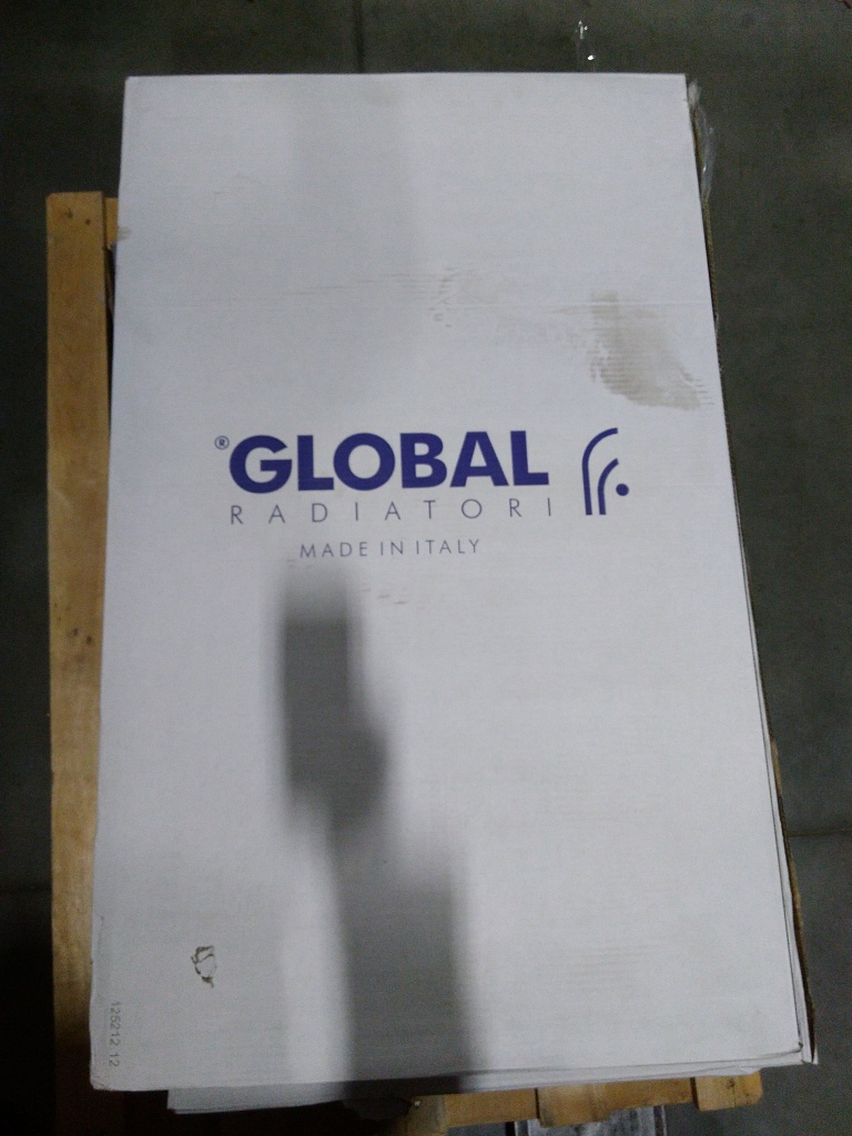 Уцененный товар (нарушена упаковка, замятие и потертость на ламели крайней секции): Радиатор алюминиевый Global VOX- R 500 12 секций боковое подключение (белый RAL 9010), VX05001012