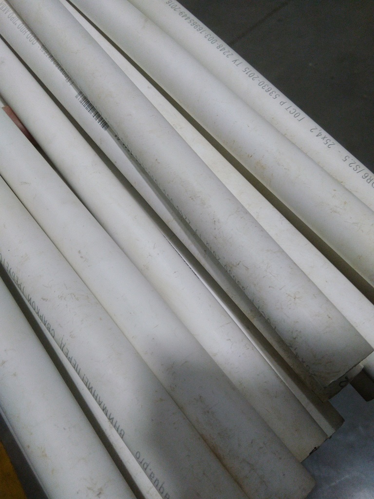 Уцененный товар (нетоварный вид): Труба армированная фольгой в центре Pro Aqua DUO SDR 6 Белая 4м PA3901025 PP-R, PA39010