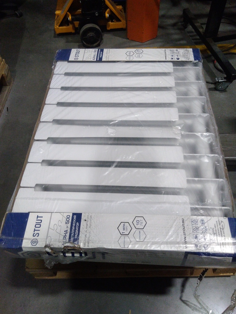 Уцененный товар (нарушена упаковка, сколы краски, замятия на ламелях): Радиатор биметаллический STOUT ALPHA 500 10 секций боковое подключение (белый RAL 9016), SRB-2310-050010