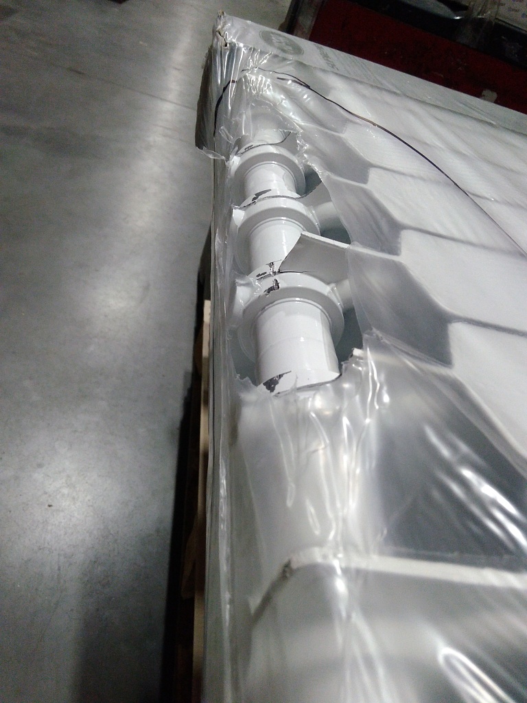 Уцененный товар (сколы на нижних частях секций): Радиатор биметаллический RIFAR SUPReMO VENTIL 500 SVL 12 секций нижнее левое подключение (белый RAL 9016), 4RS50.VL-12