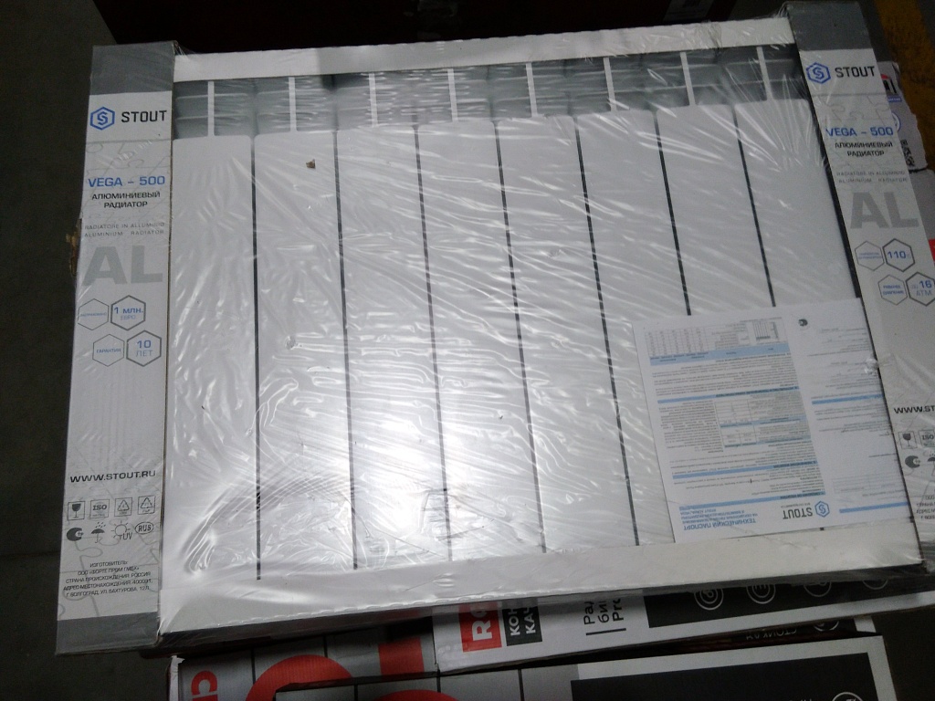 Уцененный товар (замятие на ребрах секции, нарушена упаковка): Радиатор алюминиевый STOUT VEGA 500 10 секций боковое подключение (белый RAL 9016), SRA-1310-050010