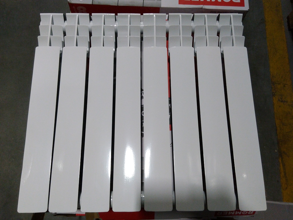 Уцененный товар (трещина ламели на крайней секции): Радиатор биметаллический ROMMER Optima BM 500 8 секций боковое подключение (RAL9016), RBM-0210-050008